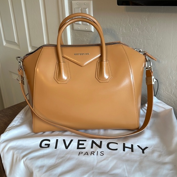 Givenchy Handbags - Givenchy Small Antigona Bag